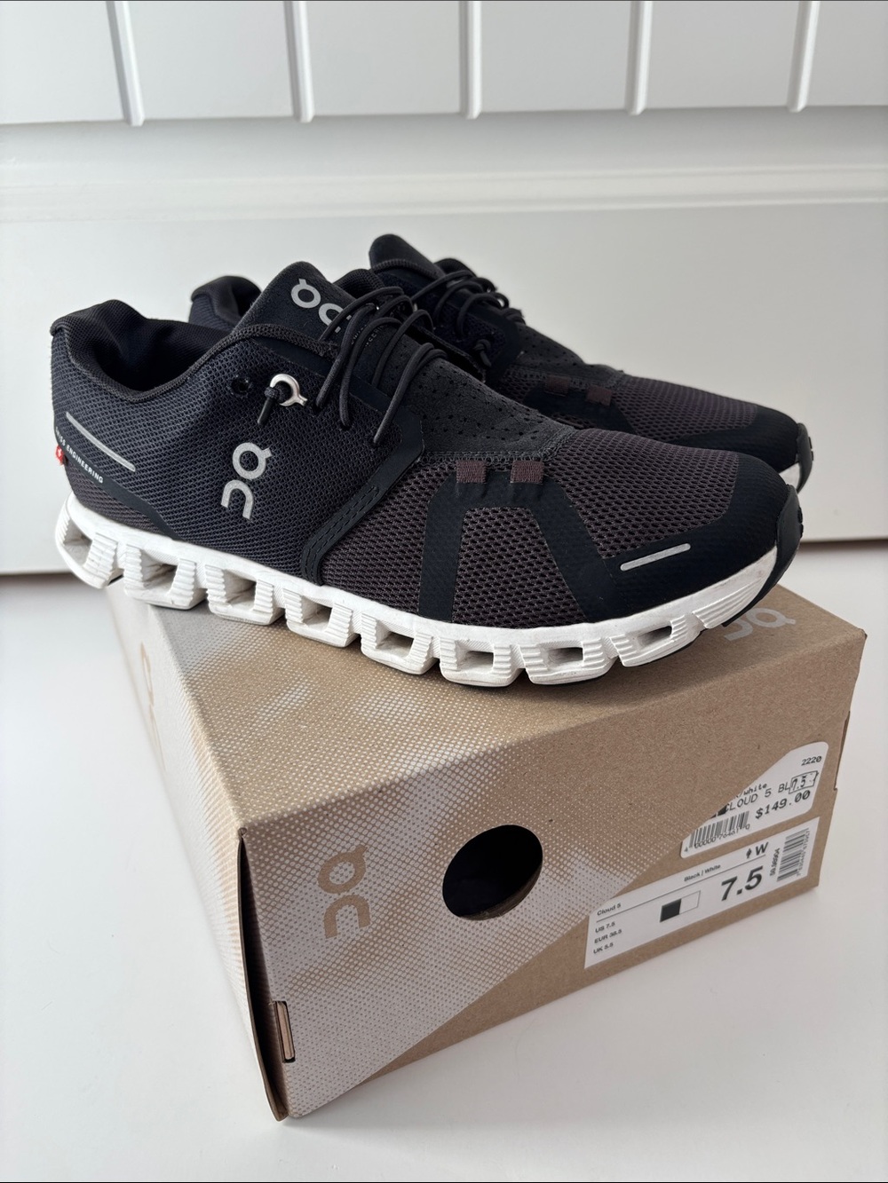 On Cloud 5 Black White Running Walking Sneakers Shoes Women’s Size 7.5